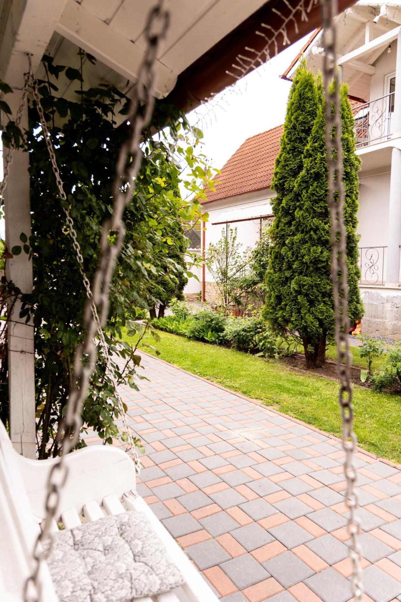 Green Garden Avrig Extérieur photo